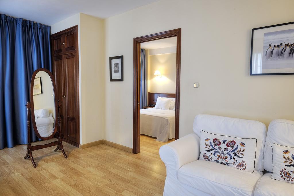 Hotel Y Apartamentos Arias Navia Exteriér fotografie