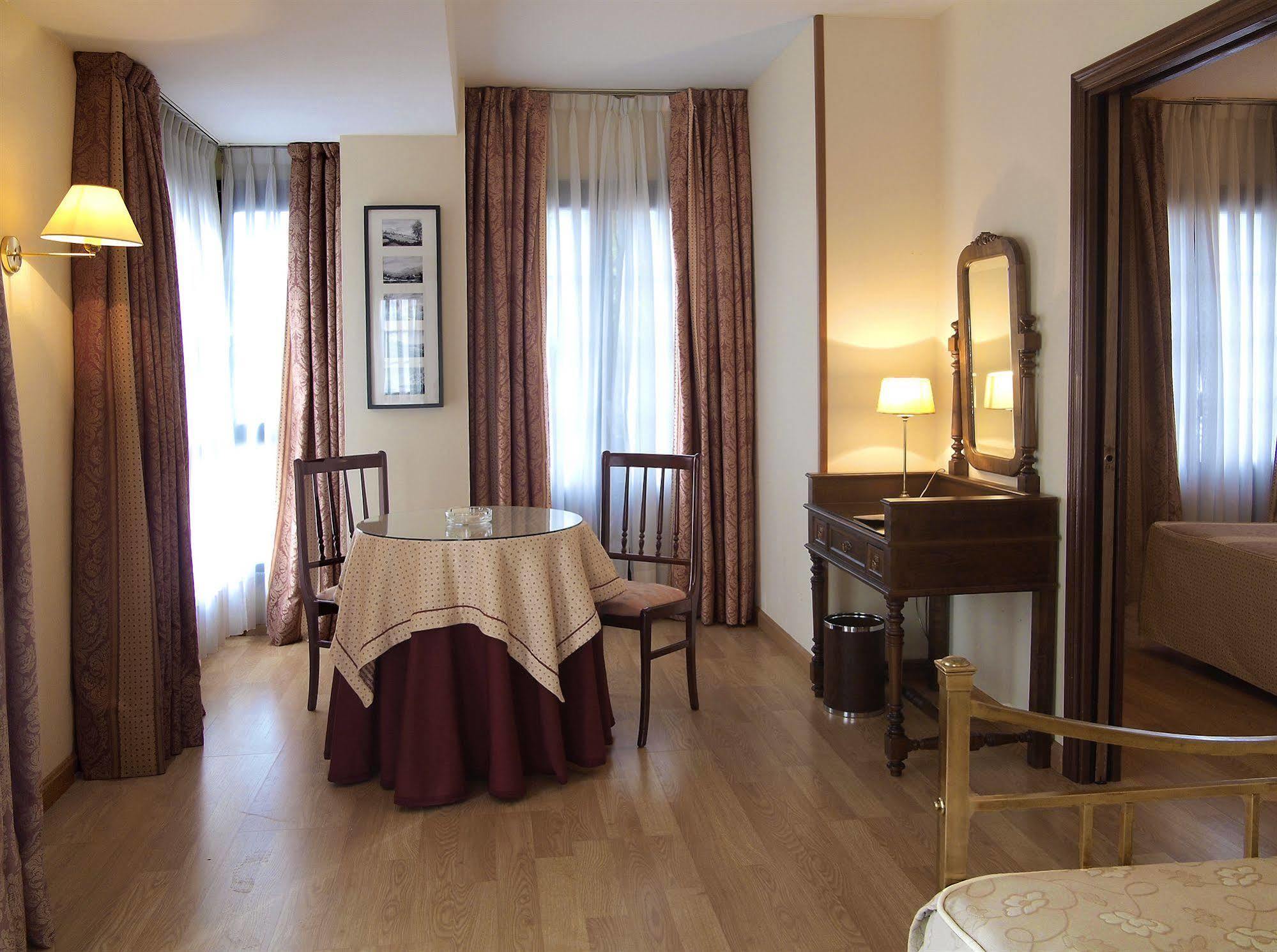 Hotel Y Apartamentos Arias Navia Exteriér fotografie
