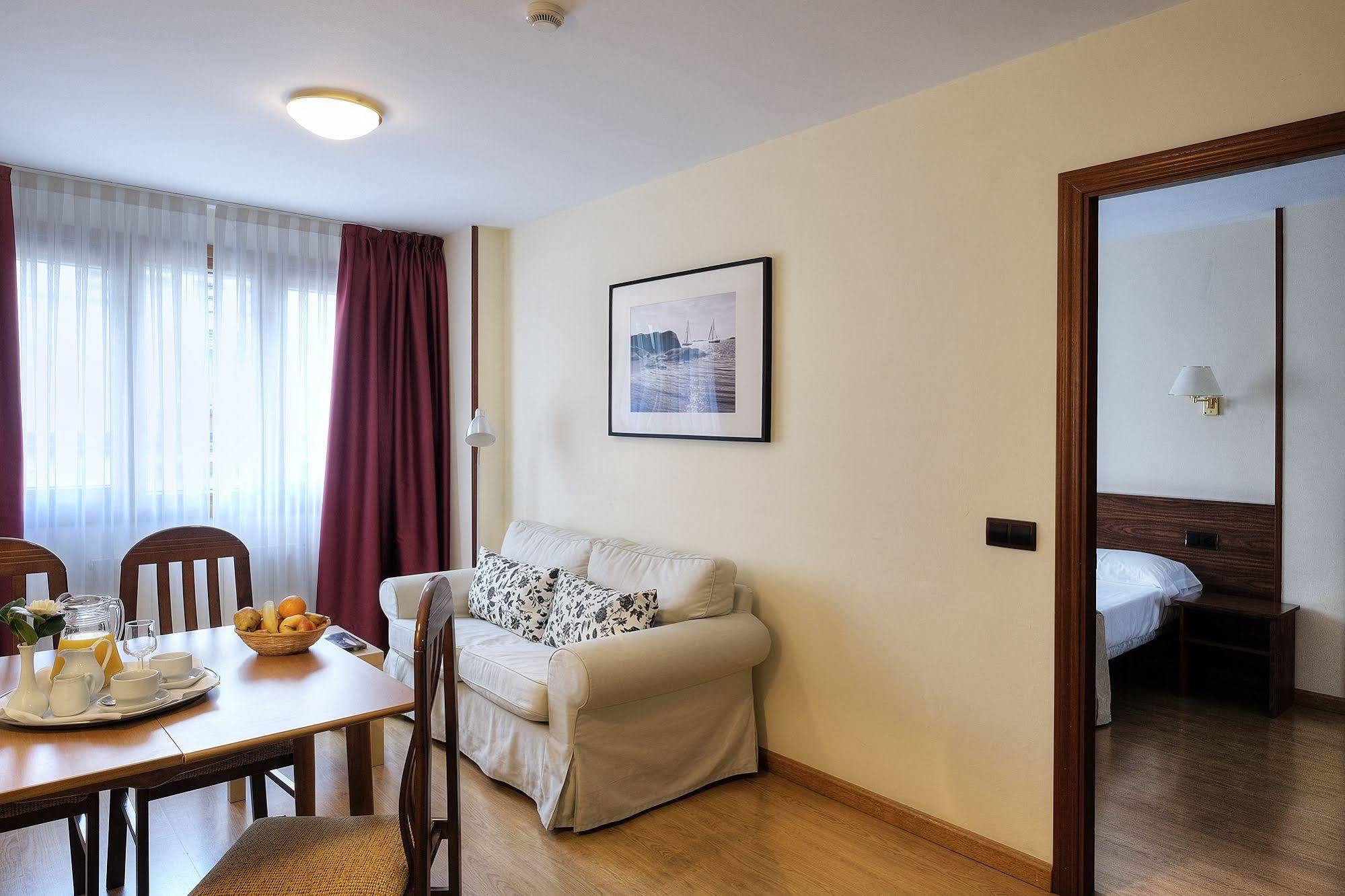 Hotel Y Apartamentos Arias Navia Exteriér fotografie