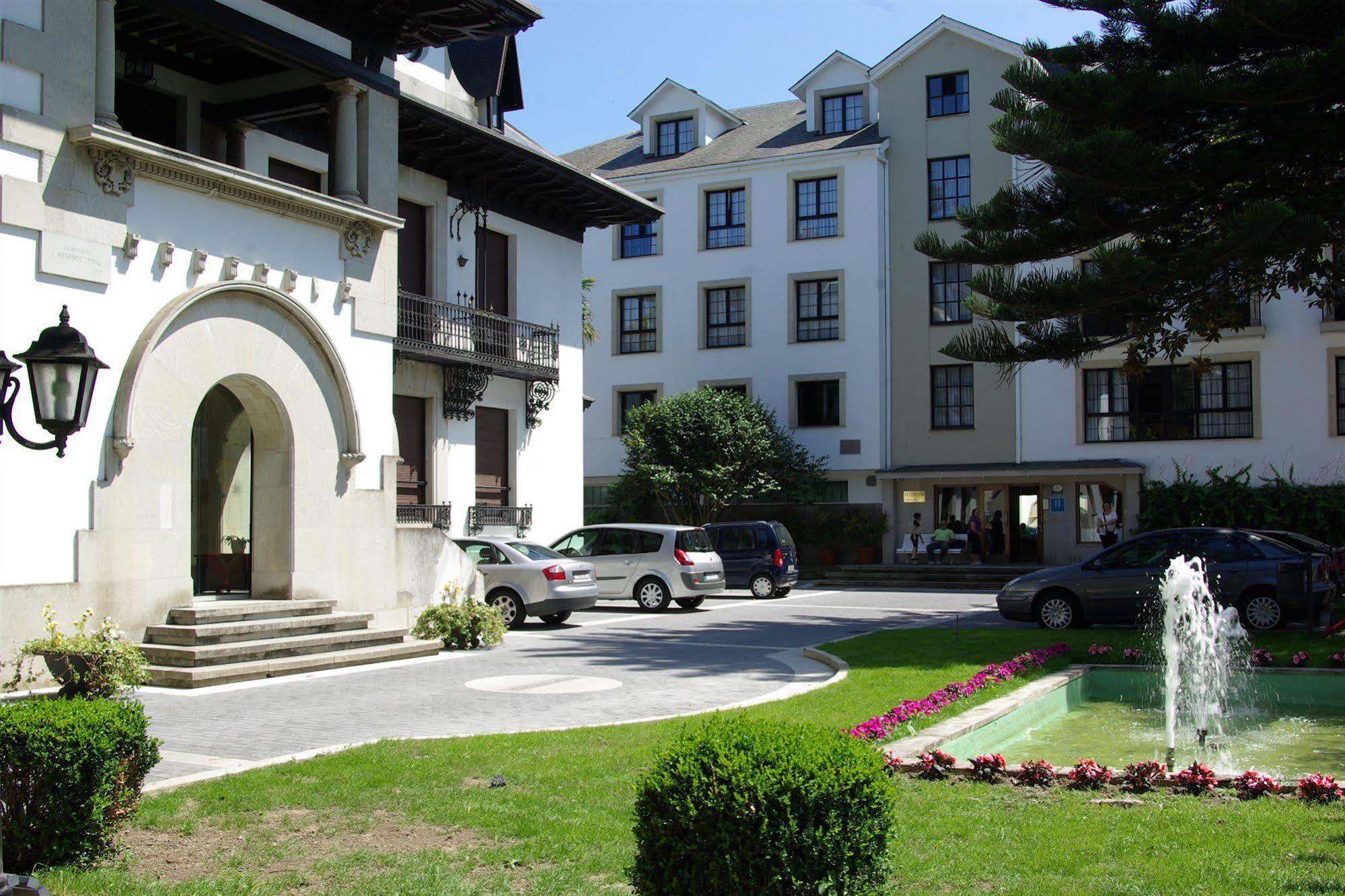 Hotel Y Apartamentos Arias Navia Exteriér fotografie