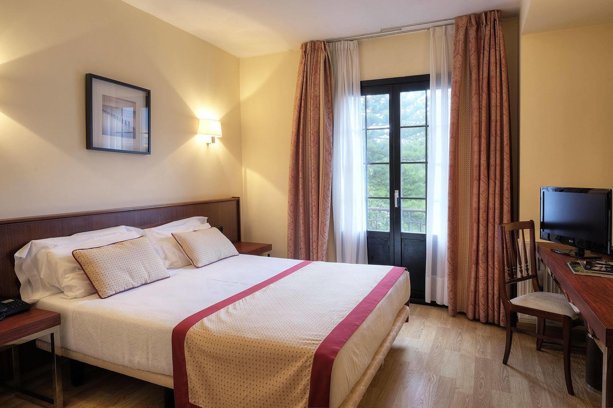 Hotel Y Apartamentos Arias Navia Exteriér fotografie